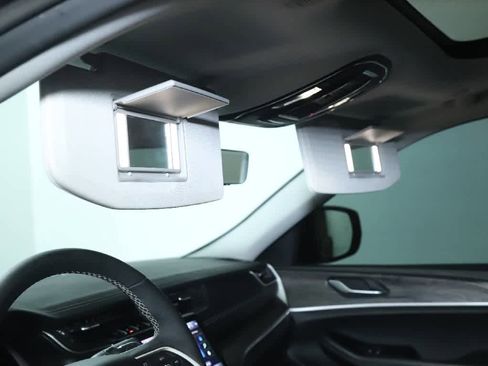 Used 2023 Jeep Grand Cherokee Limited w/ Luxury Tech Group II image 20