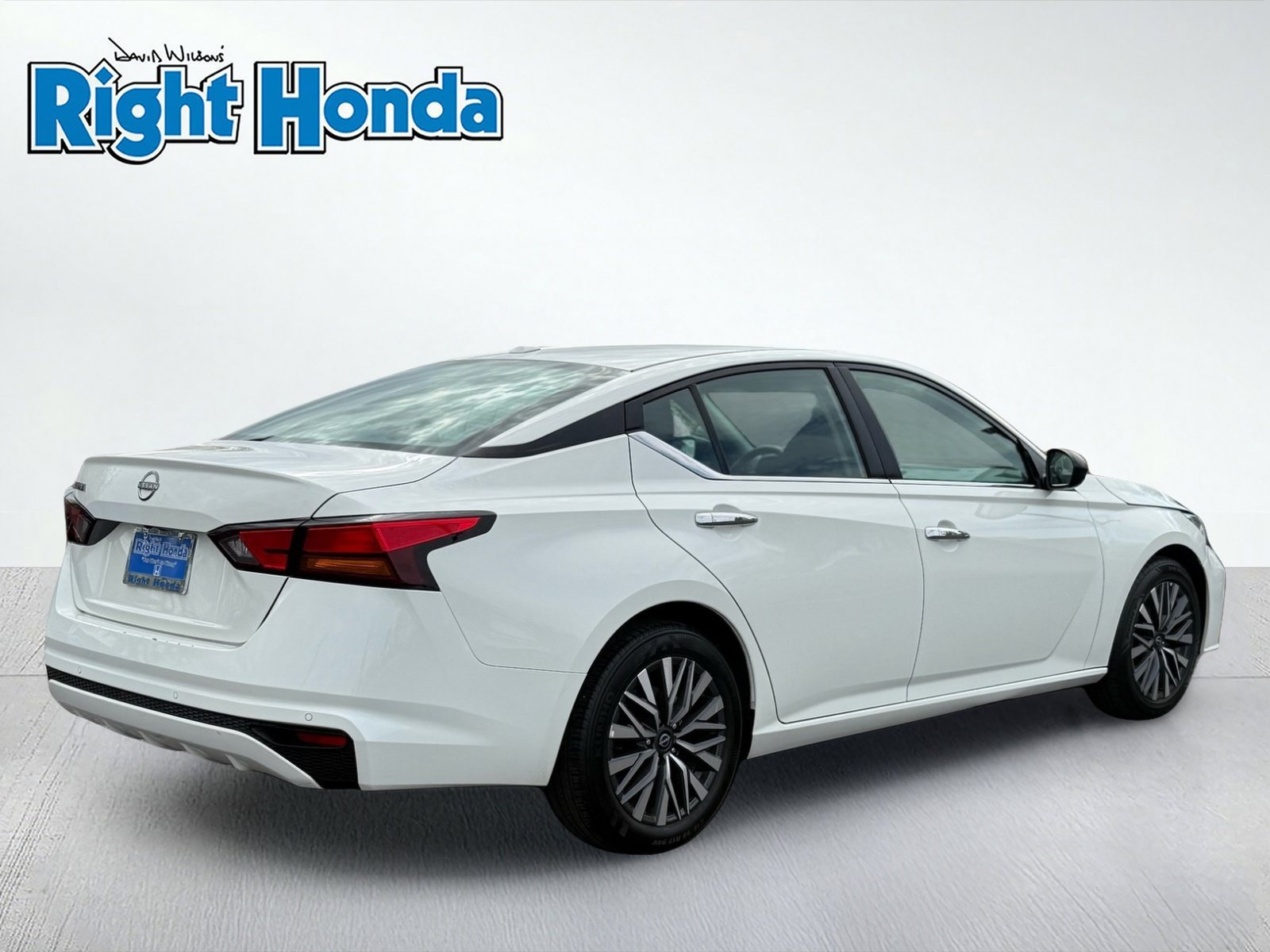Used 2025 Nissan Altima 2.5 SV FWD image 8
