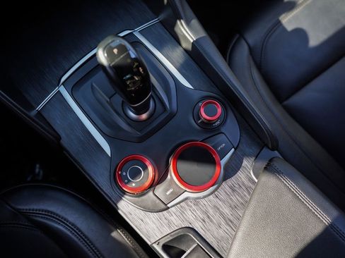 Used 2019 Alfa Romeo Giulia w/ Nero Edizione image 33