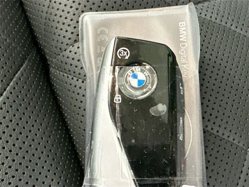 Used 2025 BMW X7 xDrive40i w/ Premium Package image 18
