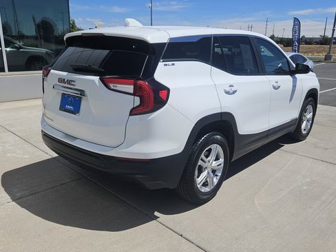 Used 2024 GMC Terrain SLE FWD image 5