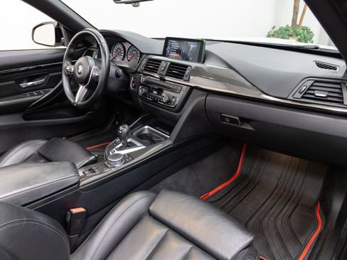 Used 2015 BMW M4 Convertible image 13