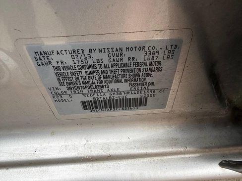 Used 2014 Nissan Versa SV image 39