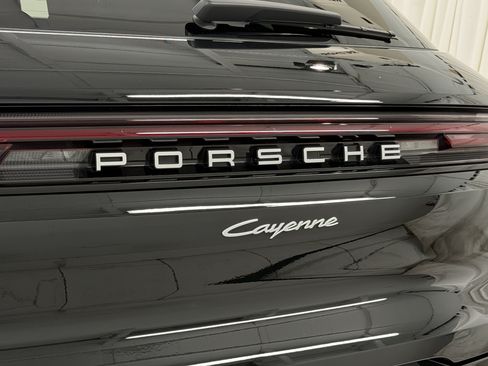 Certified 2026 Porsche Cayenne AWD/4WD image 63