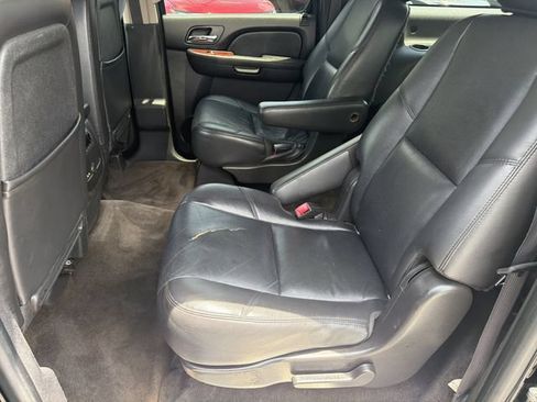 Used 2011 Chevrolet Suburban LTZ RWD image 19