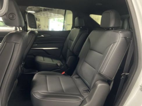 Used 2025 Chevrolet Traverse LT AWD/4WD image 23