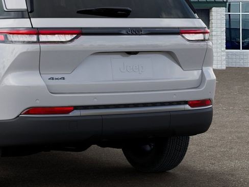 New 2026 Jeep Grand Cherokee Altitude AWD/4WD image 16
