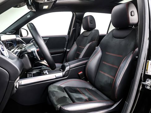 Used 2024 Mercedes-Benz GLB 250 image 18