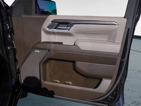 Certified 2025 Chevrolet Silverado 1500 LTZ w/ LTZ Premium Texas Edition image 32