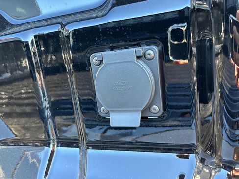 New 2026 GMC Canyon Elevation w/ Convenience Package image 32