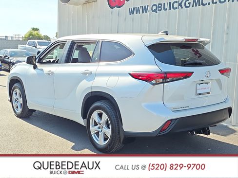 Used 2023 Toyota Highlander LE FWD image 5