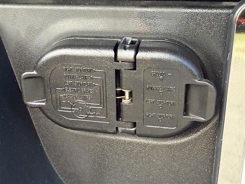 Used 2024 Toyota Tacoma SR image 13