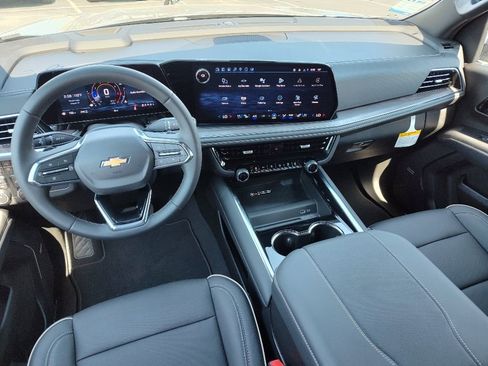 New 2025 Chevrolet Suburban Premier image 8