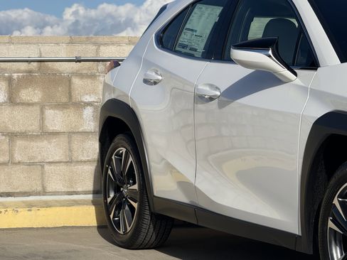 New 2025 Lexus UX 300h FWD image 5