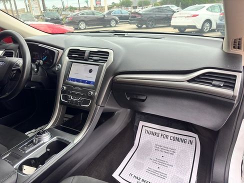 Used 2020 Ford Fusion SE FWD image 20
