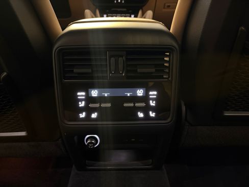 Certified 2024 Porsche Cayenne S AWD/4WD image 43