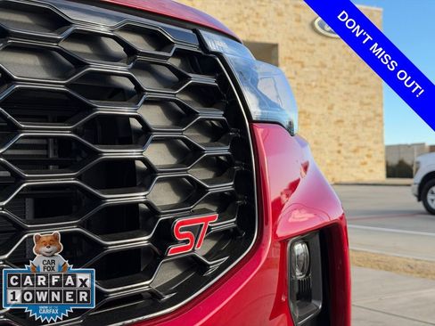 Used 2025 Ford Explorer ST image 2