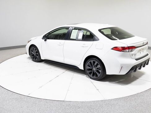 Used 2023 Toyota Corolla SE image 9