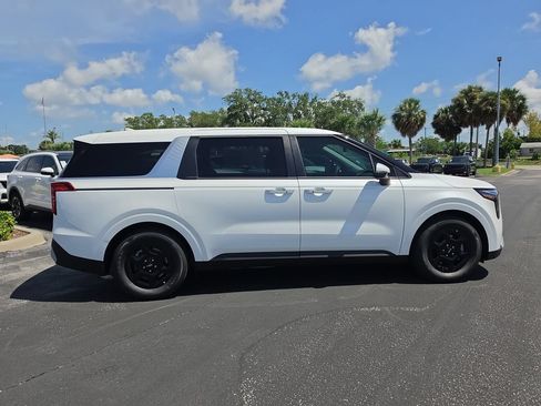 New 2027 Kia Carnival FWD image 9