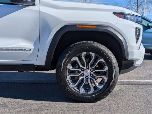 Used 2024 GMC Canyon Denali image 12