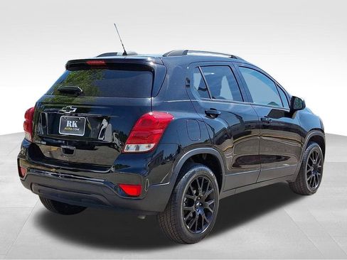 Certified 2022 Chevrolet Trax LT w/ Midnight Edition AWD/4WD image 7