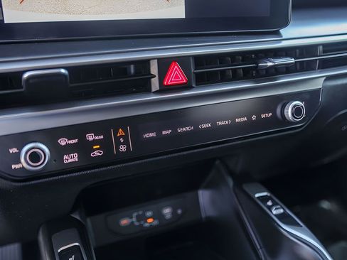 Used 2025 Kia Sorento S image 17