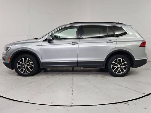 Used 2021 Volkswagen Tiguan SE image 3