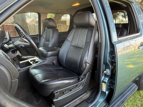 Used 2010 Chevrolet Avalanche LT image 13