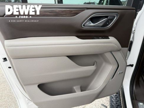 Used 2022 Chevrolet Suburban Z71 w/ Off-Road Capability Package AWD/4WD image 26