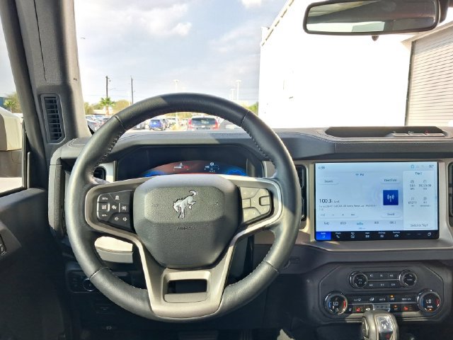 Used 2025 Ford Bronco Outer Banks AWD/4WD image 13