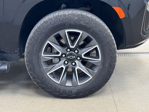 Used 2024 Chevrolet Tahoe Z71 w/ Luxury Package AWD/4WD image 4
