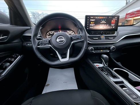Used 2023 Nissan Altima 2.5 SV w/ SV Premium Package image 5