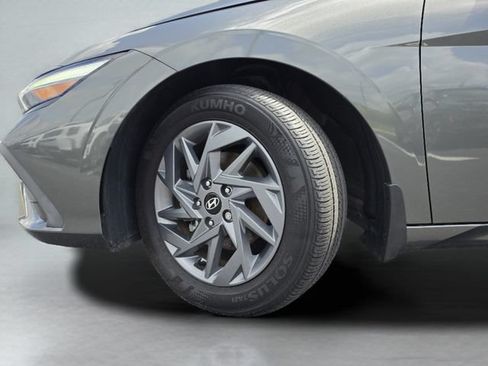 Used 2024 Hyundai Elantra SEL FWD image 42