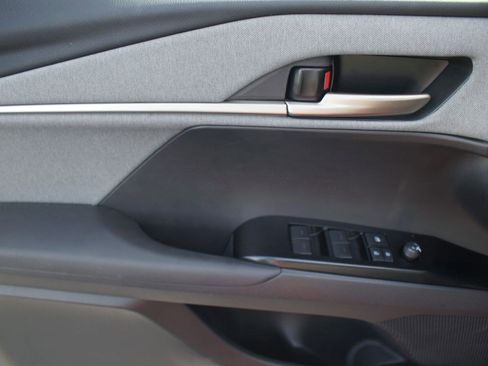 Used 2025 Toyota Camry LE w/ Convenience Package FWD image 28