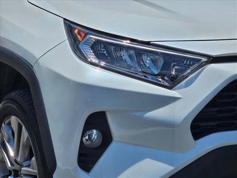Used 2021 Toyota RAV4 XLE Premium FWD image 4