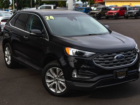 Used 2024 Ford Edge Titanium image 2