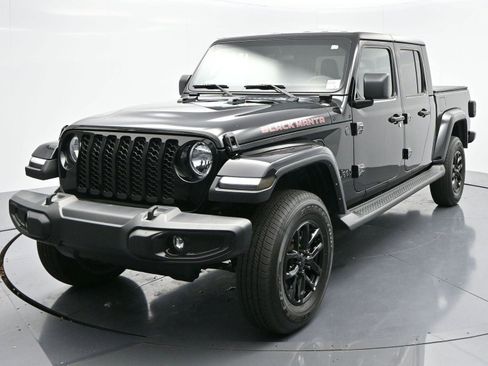 Used 2023 Jeep Gladiator Sport image 3