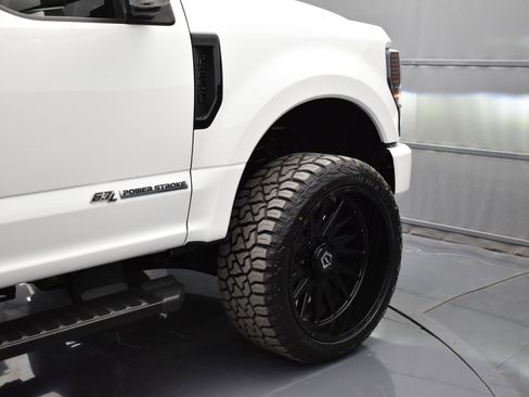 Used 2022 Ford F250 Lariat w/ Black Appearance Package image 46