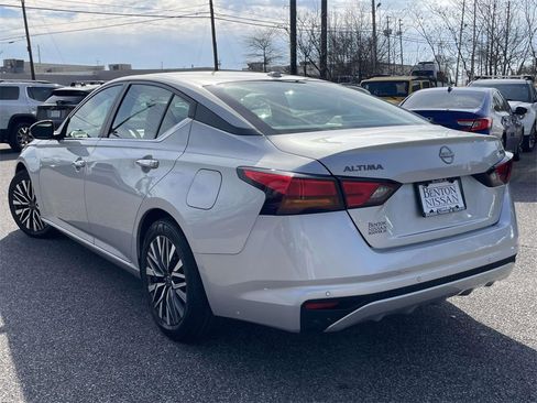 Used 2024 Nissan Altima 2.5 SV image 5