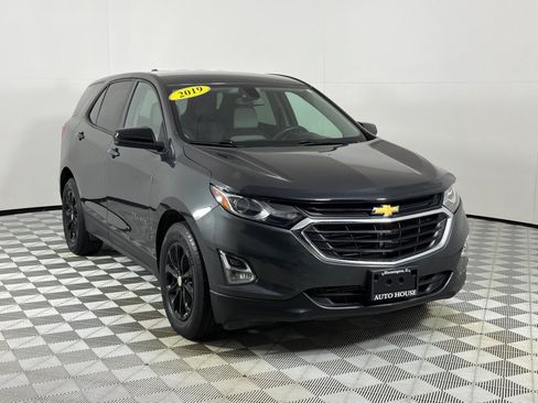 Used 2019 Chevrolet Equinox LS w/ LS Convenience Package FWD image 3