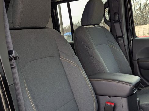 Used 2025 Jeep Wrangler Sahara image 30