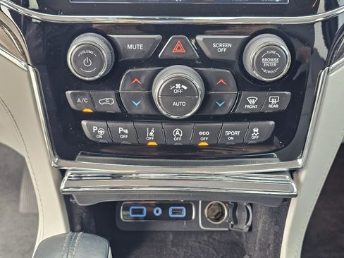 Used 2020 Jeep Grand Cherokee Summit image 29