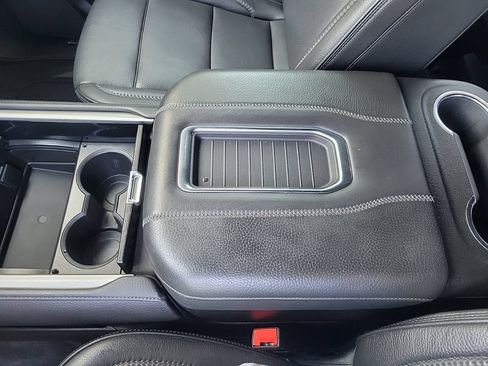 Used 2023 GMC Yukon XL Denali AWD/4WD image 26