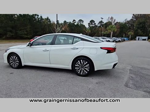 Used 2024 Nissan Altima 2.5 SV w/ SV Premium Package image 28