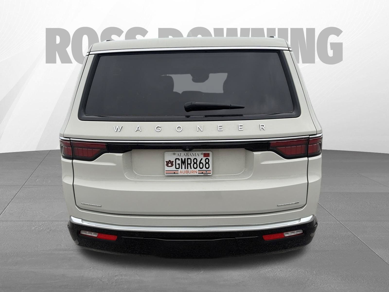 Used 2022 Jeep Wagoneer Series III w/ Premium Group I AWD/4WD image 6