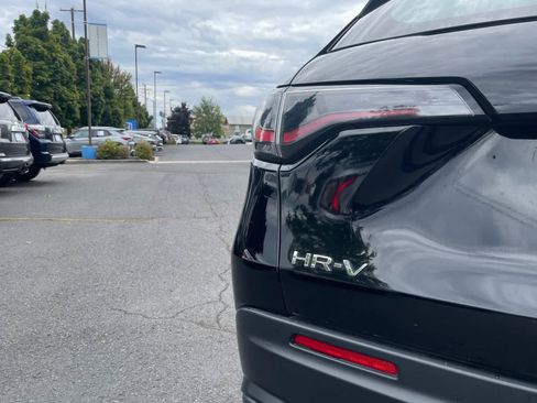 Used 2023 Honda HR-V LX image 14