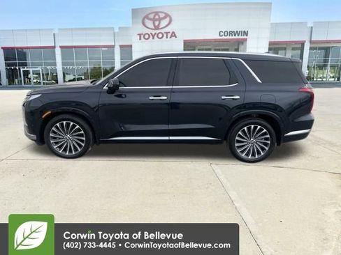 Used 2024 Hyundai Palisade Calligraphy image 2