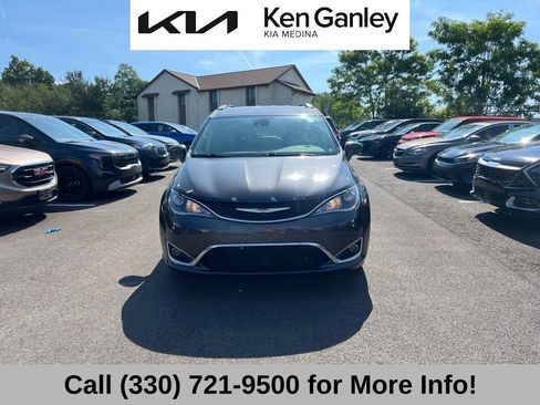 Used 2017 Chrysler Pacifica Touring-L Plus w/ Advanced Safetytec Group FWD image 2