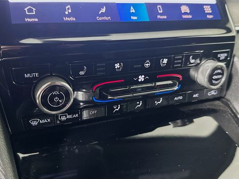 Used 2022 Jeep Grand Cherokee Overland w/ Luxury Tech Group IV image 24