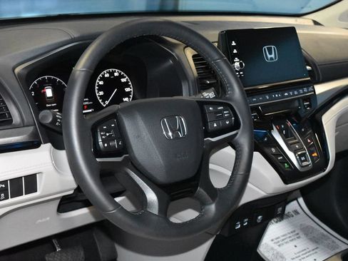 Used 2026 Honda Odyssey Touring image 2